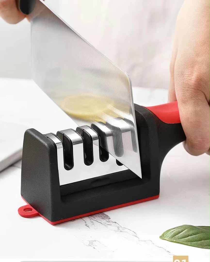 Blade Sharpener restoring a knife edge